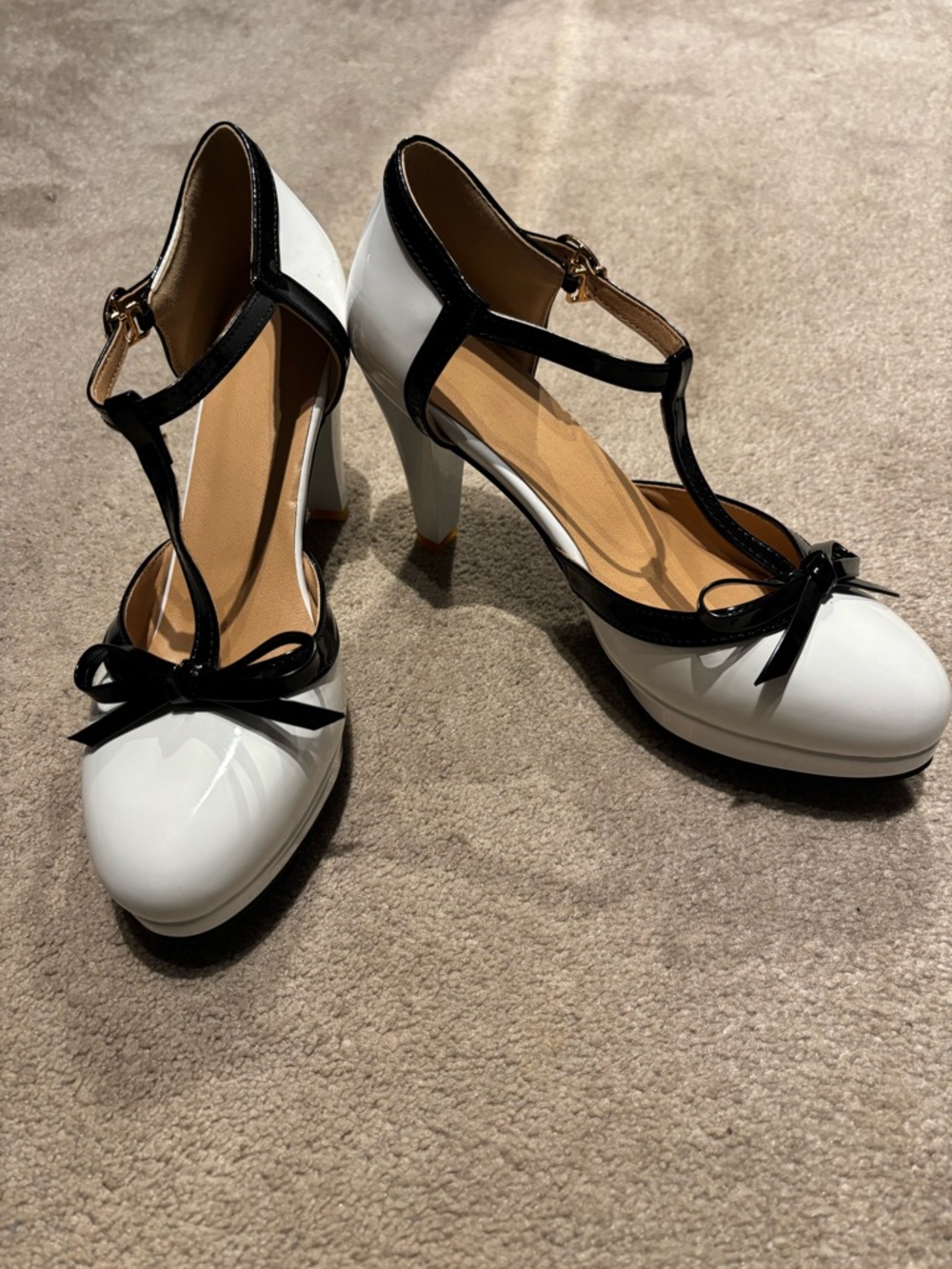 Source Unknown White and Black T‑Strap Bow Heels - Picture 2 of 6